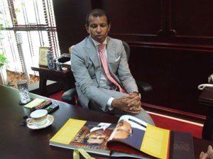 Sunny-Varkey-expressing-his-views-on-Achievers-Volume-II